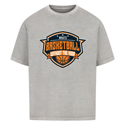 Washed Grey Oversized T-Shirt mit einem Basketball-Logo im Wappen-Stil in Orange, Weiß und Blau und dem Slogan "WHAT'S BASKETBALL WITHOUT THE HOOP". 100% Baumwolle.