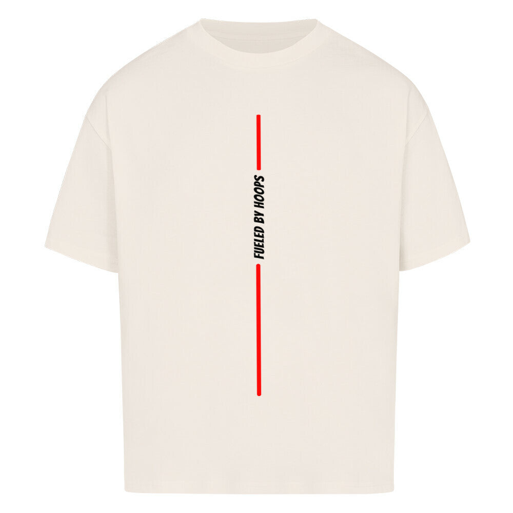 Natural Raw Oversized T-Shirt mit einem minimalistischen, vertikalen Print: Eine rote Linie wird in der Mitte vom vertikalen, weißen Text „FUELED BY HOOPS“ unterbrochen. 100% Baumwolle.