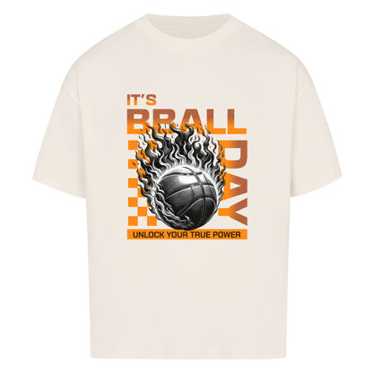 Natural Raw Oversized T-Shirt mit einem Print eines brennenden Basketballs (Ball on Fire) und dem orangefarbenen Text „IT'S BBALL DAY“ und „UNLOCK YOUR TRUE POWER“. 100% Baumwolle.
