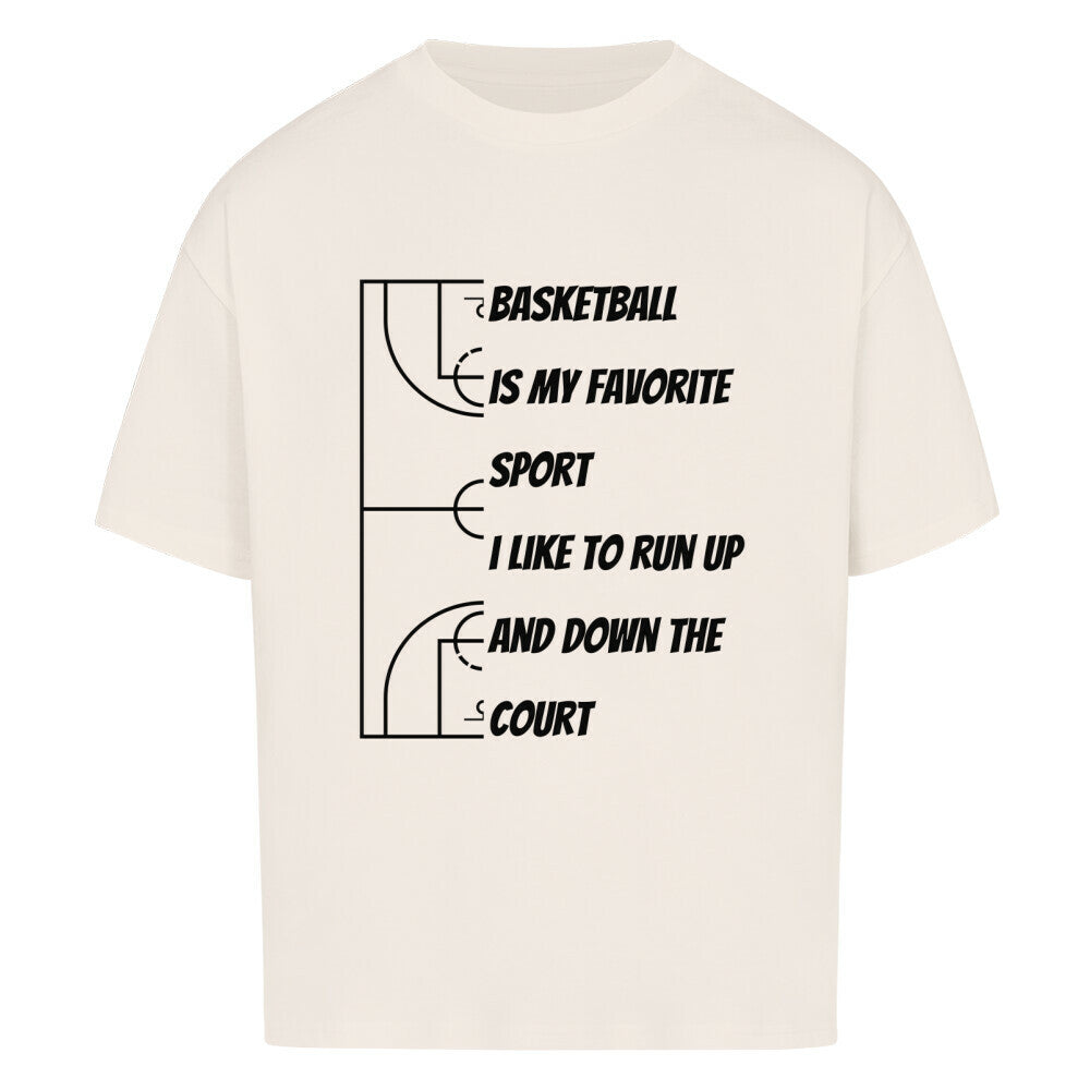 Natural Raw Oversized T-Shirt mit weißem, minimalistischem Print „BASKETBALL IS MY FAVORITE SPORT. I LIKE TO RUN UP AND DOWN THE COURT“ neben stilisierten Basketballfeld-Linien. 100% Baumwolle.