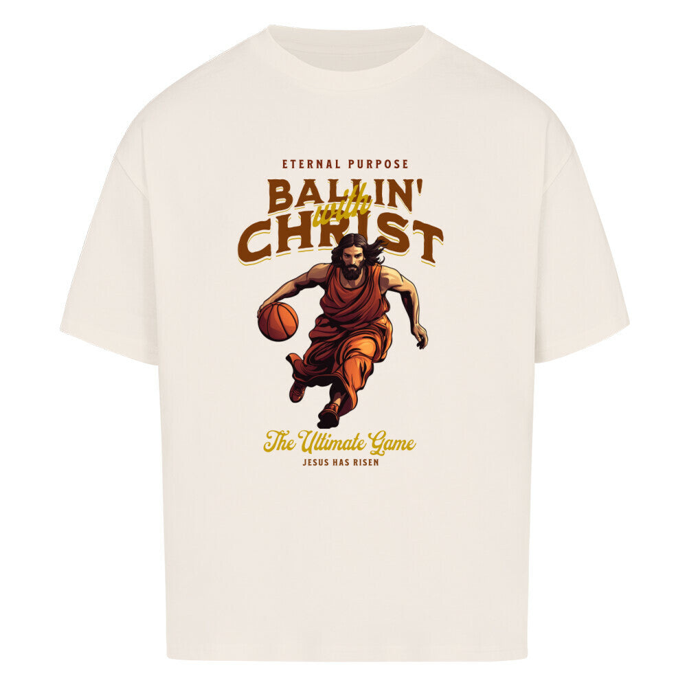 Natural Raw Oversize T-Shirt aus 100% Baumwolle mit einem braun-gelben Vintage-Print. Das Motiv zeigt Jesus Christus in Robe, wie er einen Basketball dribbelt. Der Text lautet "ETERNAL PURPOSE BALLIN´ WITH CHRIST THE ULTIMATE GAME".