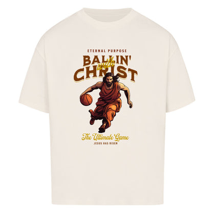 Natural Raw Oversize T-Shirt aus 100% Baumwolle mit einem braun-gelben Vintage-Print. Das Motiv zeigt Jesus Christus in Robe, wie er einen Basketball dribbelt. Der Text lautet "ETERNAL PURPOSE BALLIN´ WITH CHRIST THE ULTIMATE GAME".